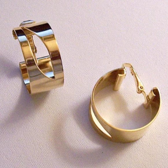 Open Swirl Hoops Clip On Earrings Gold Tone - Picture 2 of 2